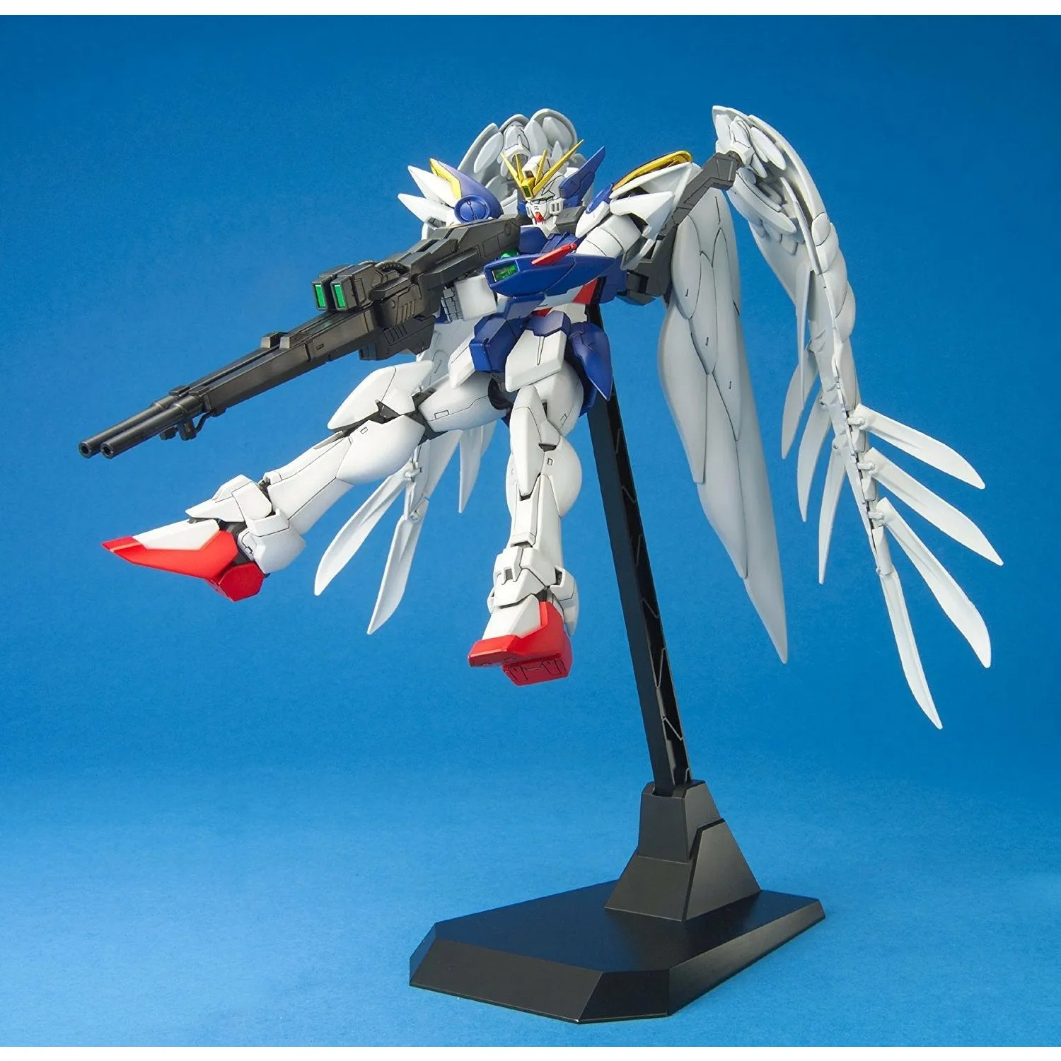 Bandai 5063541 MG 1/100 Wing Gundam Zero Custom